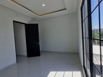 Rumah Wisma Mukti 2 Lantai, Baru Gress, Full Granit, SHM.