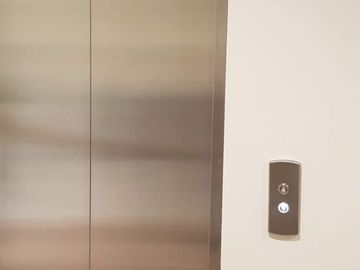 Dijual BU, Apartemen 3 Kamar Tidur dengan pool view menawan di lokasi paling premium Gading Serpon, Persis di seberang Summarecon Mall Serpong (SMS)!
