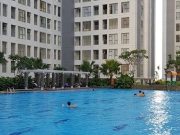 Dijual BU, Apartemen 3 Kamar Tidur dengan pool view menawan di lokasi paling premium Gading Serpon, Persis di seberang Summarecon Mall Serpong (SMS)!