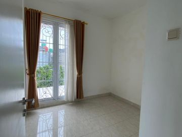 DP BISA DI CICIL Jual Over Kredit Rmh 2LT 149JT di GDC New Anggrek 2 Depok
