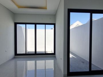 Rumah 2 Lantai Baru Gress, Wisma Mukti, Fasilitas Lengkap, Full Granit.