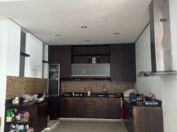Dijual Rumah Siap Huni di Taman Grisenda, Uk.10x20m2, Semi Furnish, Hadap Utara, Harga : 6.5M Nego