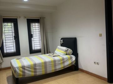 Dijual Rumah Siap Huni di Taman Grisenda, Uk.10x20m2, Semi Furnish, Hadap Utara, Harga : 6.5M Nego