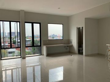Bangunan Baru Lebar 12 di Komersial Area, Tengah Kota Surabaya, Ngagel Jaya