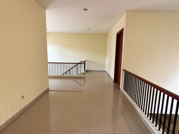 Rumah Luas Hadap Utara Siap Huni di Alam Sutera