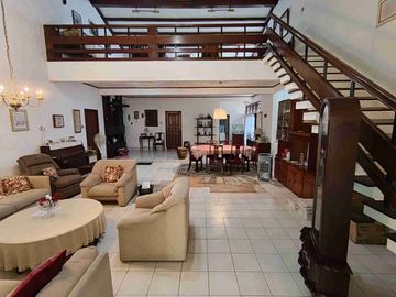 RUMAH PREMIUM 927M² DI JALAN SUTOMO PEKANBARU