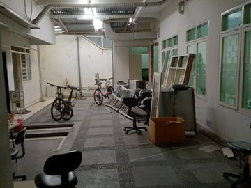 Gedung Strategis Ex Bank di Jl. Raya Darmo – Cocok untuk Kantor & Bisnis