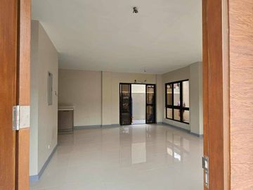 PASEO ARCENAS 3 BR HOUSE ACROSS CLUBHOUSE