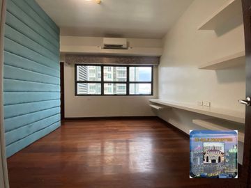 For Sale 1 Lage Bedroom + Parking Condo Across Ayala Center Cebu
