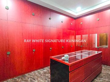 Rumah Ex Kedutaan, 4 Lantai, Mewah, Siap Huni, Ada Kolam Renang dan Lift di Mega Kuningan, Jakarta Selatan,