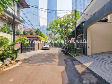 Rumah Ex Kedutaan, 4 Lantai, Mewah, Siap Huni, Ada Kolam Renang dan Lift di Mega Kuningan, Jakarta Selatan,