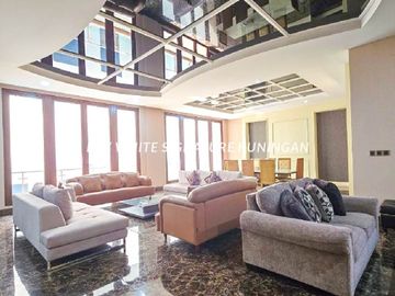 Rumah Ex Kedutaan, 4 Lantai, Mewah, Siap Huni, Ada Kolam Renang dan Lift di Mega Kuningan, Jakarta Selatan,