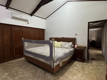 Rumah Luas di Cinere Lokasi Strategis, Cocok untuk Hunian Keluarga Besar