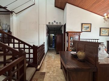 Rumah Luas di Cinere Lokasi Strategis, Cocok untuk Hunian Keluarga Besar
