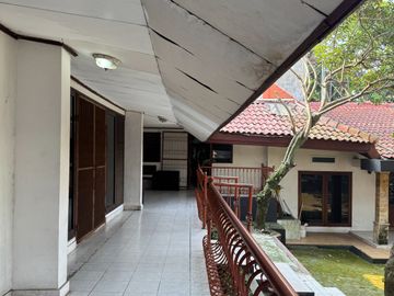 Rumah Luas di Cinere Lokasi Strategis, Cocok untuk Hunian Keluarga Besar