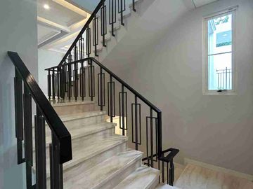 Dijual Rumah Modern Classic Hook di Southgrove Lebak Bulus Private Lift