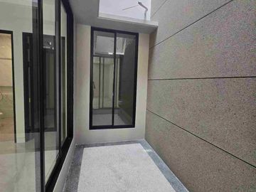 DIJUAL,RUMAH BARU GRESS,AREA BARUK UTARA