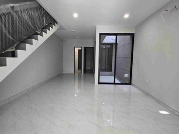 DIJUAL,RUMAH BARU GRESS,AREA BARUK UTARA