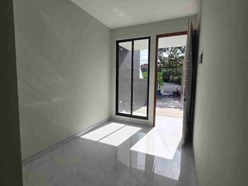 DIJUAL,RUMAH BARU GRESS,AREA BARUK UTARA