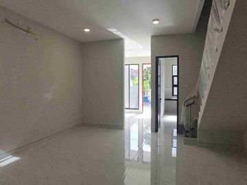 DIJUAL,RUMAH BARU GRESS,AREA BARUK UTARA