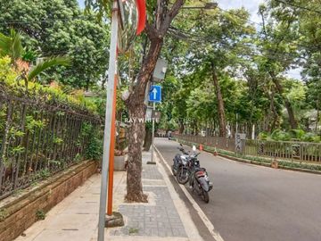 Dijual Rumah Bangunan Lama Terawat di Menteng, Jakarta Pusat