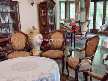 Dijual Rumah Bangunan Lama Terawat di Menteng, Jakarta Pusat
