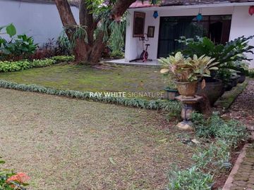 Dijual Rumah Bangunan Lama Terawat di Menteng, Jakarta Pusat