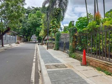 Dijual Rumah Bangunan Lama Terawat di Menteng, Jakarta Pusat