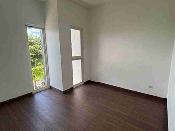 Rumah Mewah Greenland Residence Ada Taman sendiri 324m2