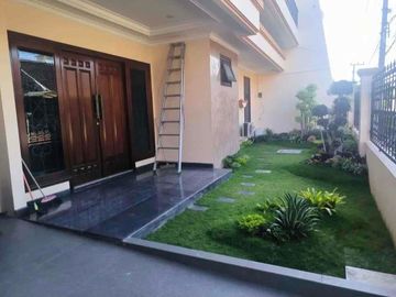 Dijual rumah istimewa  seperti baru Mulyosari