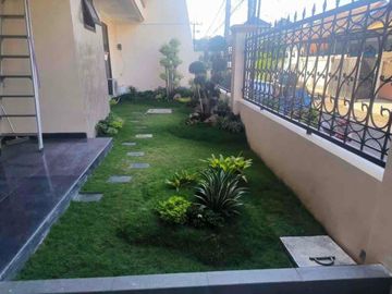 Dijual rumah istimewa  seperti baru Mulyosari