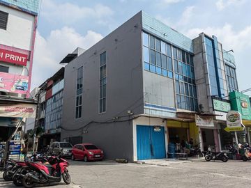Ruko disewa, Kalideres indah, LT: 68 (4,5X15) , LB: 205M2, hook,  depan Hari-hari supermarket, Jakarta Barat