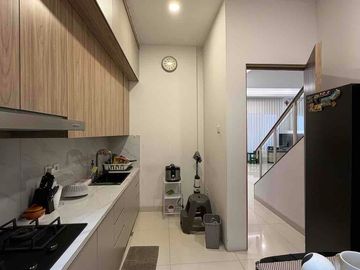 Dijual Cepat Rumah Menteng Village Gading Serpong Rapi Bagus Furnish Murah