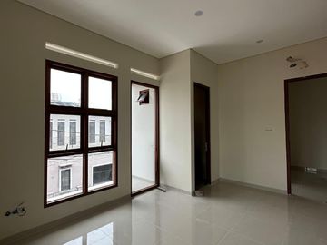 Dijual Rumah Baru Posisi Hook Siap Huni di Graha Bintaro Tangsel RN-16435