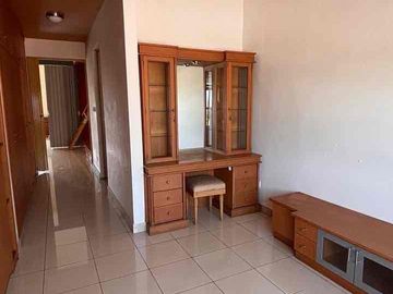 Rumah komplek Cinere yg sangat favorite, dekat dengan akses menuju tol Brigif .
