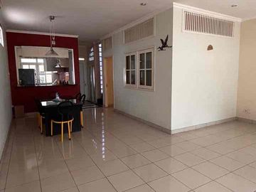 Rumah komplek Cinere yg sangat favorite, dekat dengan akses menuju tol Brigif .