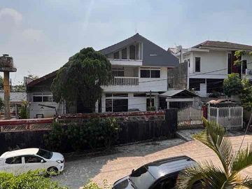 Rumah komplek Cinere yg sangat favorite, dekat dengan akses menuju tol Brigif .