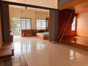 Rumah komplek Cinere yg sangat favorite, dekat dengan akses menuju tol Brigif .