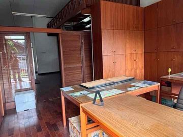 Rumah komplek Cinere yg sangat favorite, dekat dengan akses menuju tol Brigif .