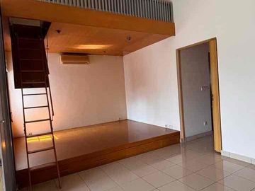 Rumah komplek Cinere yg sangat favorite, dekat dengan akses menuju tol Brigif .