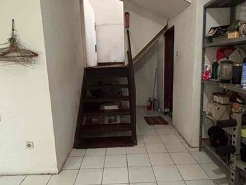 Rumah komplek Cinere yg sangat favorite, dekat dengan akses menuju tol Brigif .