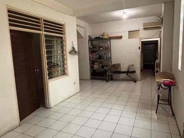 Rumah komplek Cinere yg sangat favorite, dekat dengan akses menuju tol Brigif .