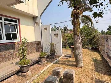 Rumah komplek Cinere yg sangat favorite, dekat dengan akses menuju tol Brigif .