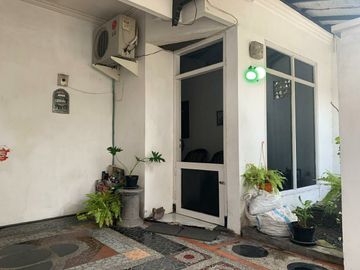 Rumah Dukuh Kupang Barat , Row Jalan 6 Meter