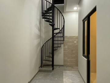 Rumah Tenggilis Mejoyo, Baru Gress Modern Minimalis, Ready 2 Unit, Siap Huni