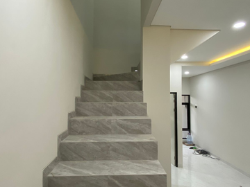 Rumah Tenggilis Mejoyo, Baru Gress Modern Minimalis, Ready 2 Unit, Siap Huni