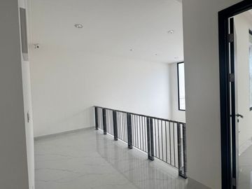 DISEWAKAN RUMAH VILLA PASIR PUTIH PIK 2  UK 10X20 (2 LANTAI) BISA WNA
