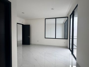 DISEWAKAN RUMAH VILLA PASIR PUTIH PIK 2  UK 10X20 (2 LANTAI) BISA WNA