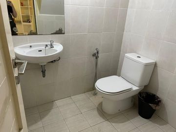 DIJUAL RUMAH GARDEN HOUSE PIK  UK 6X17 (2 LANTAI) SEMI FURNISH BISA NEGO