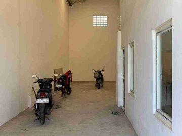 Disewakan Gudang 2 Lantai O Jalan Raya Made - Sambikerep
